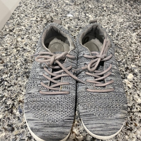 Cloth shoes - Picture 2 of 6